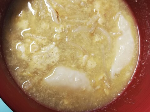 餃子ともやしと卵の中華スープ